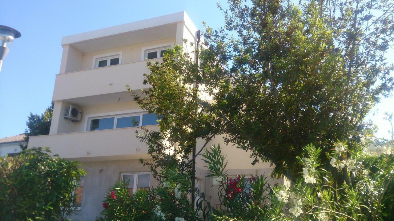 Apartments Dora Vantacici Esterno foto